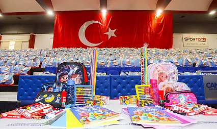 Canik Belediyesinden birinci sınıf öğrencilerine çanta ve kırtasiye desteği