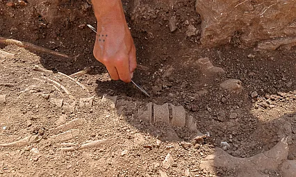 Çorum'da yürütülen Arkeolojik çalışmalarda 2 bin 300 yıllık mezar bulundu