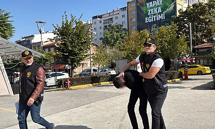 Eskişehir'de zorla tespih sattığı öne sürülen şüpheli adliyeye sevk edildi
