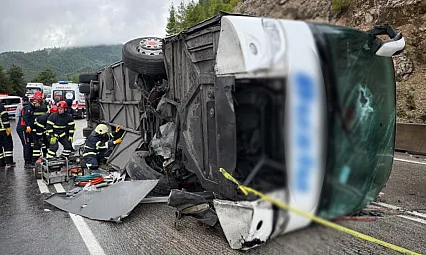 Isparta-Antalya Yolunda Otobüs Devrildi: 1 Ölü, 7 Yaralı