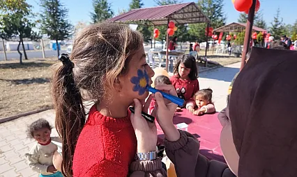 Mevsimlik tarım işçilerinin çocukları şenlikte buluştu