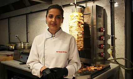 Önyargıları döner bıçağıyla kırdı