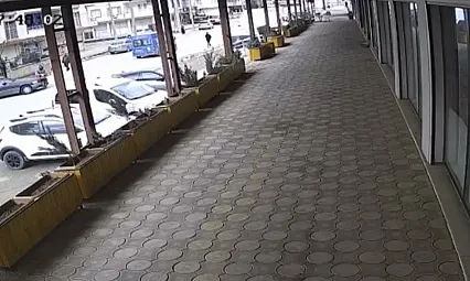 Otomobil çarptı 1 kişi yaralandı