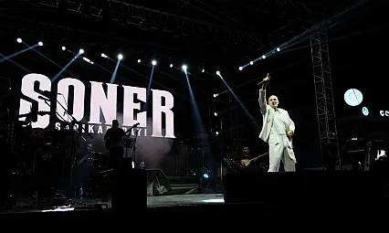 Soner Sarıkabadayı Çorum Hitit Fuarı'nda rüzgar gibi esti