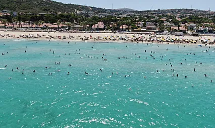 Tatilciler hafta sonu Çeşme'nin keyfini çıkardı
