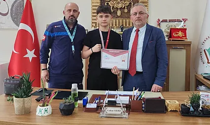 Tekkeköy'ün genç yeteneği Türkiye üçüncüsü oldu