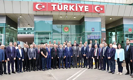 Ticaret Bakanı Bolat'tan Sarp Gümrük Kapısı'nda İnceleme