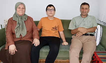 Torununa destek oldu, gururu katlandı