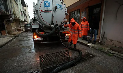 Turuncu Alarm Altındaki İzmir'de Kuvvetli Sağanak Etkili Oldu