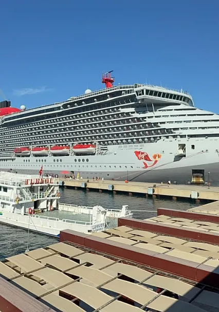 Bodrum'a dev kruvaziyer geldi