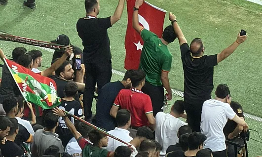 Amedspor tribünlerinde anlamlı görüntüler