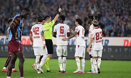 Galatasaray'a Trabzon'da ağır darbe: Sezonun ilk yenilgisi 4 farkla geldi
