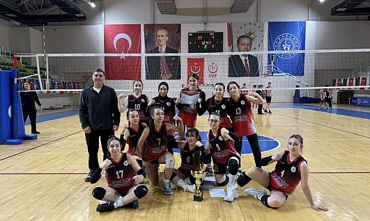 Genç kızlar voleybolda şampiyon Çarşamba Anadolu lisesi