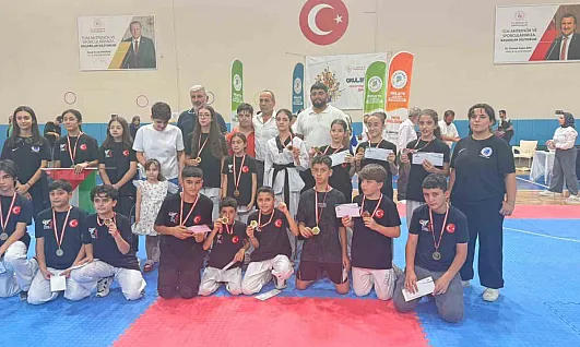 Minik tekvandocular şampiyonayı 18 madalyayla tamamladı