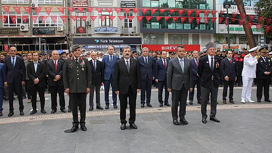 'Yokluk içinde istiklaline sahip çıkan bir millet'