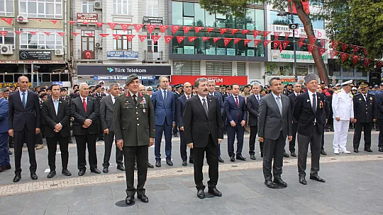 'Yokluk içinde istiklaline sahip çıkan bir millet'