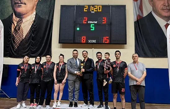 14 Mart Tıp bayramı öncesi Vezirköprü'de voleybol heyecanı