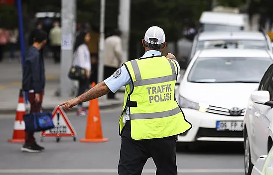 2026 Bayram Trafiği Önlemleri: Sivil Polisler Otobüslerde, Drone'lar Havada!
