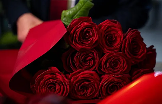 Aşkını ifade etmek isteyen çiçekçiye koşuyor : Samsun'da sevgililer günü heyecanı