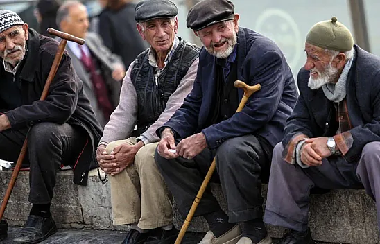 Avrupa'da emekli maaşı gerçeği: Hangi ülkede geçinmek kolay, hangisinde zor? Türkiye'nin sırası dikkat çekti
