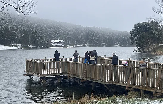 Bolu ve Kocaeli'nin yüksek kesimlerinde kar etkili oluyor
