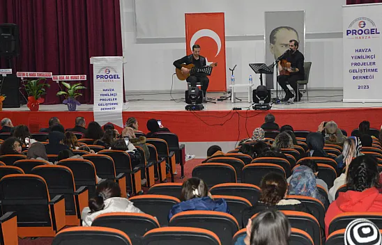 Havza'da duygulu şarkılar gecesi düzenlendi