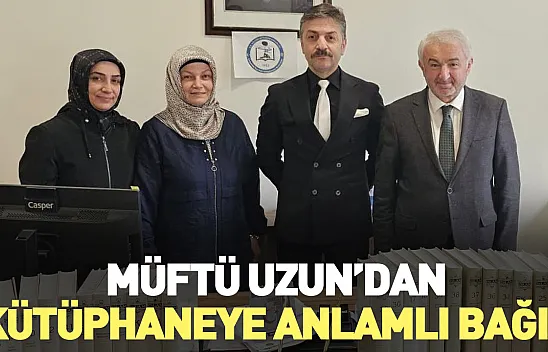 Müftü Uzun'dan kütüphaneye anlamlı bağış