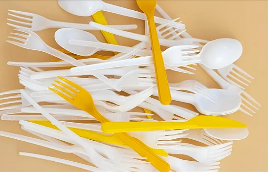 Plastik pipet ve tabaklar yasaklanıyor