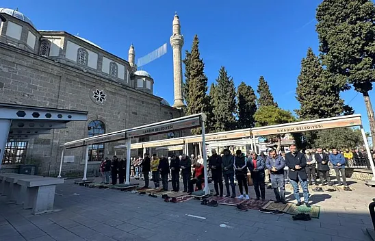 Ramazan'ın ilk Cuması camiler doldu