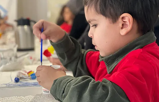 Saksı boyayıp çiçek diken lösemili çocuklar, Samsun'da moral depoladı!