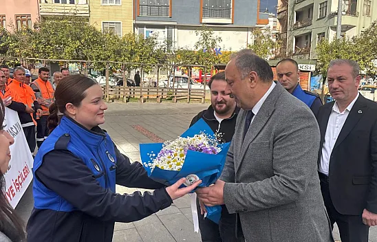 Salıpazarı'nda işçilerden Başkan Karaca'ya zam teşekkürü