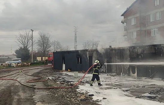 Samsun'da şantiye deposunda yangın