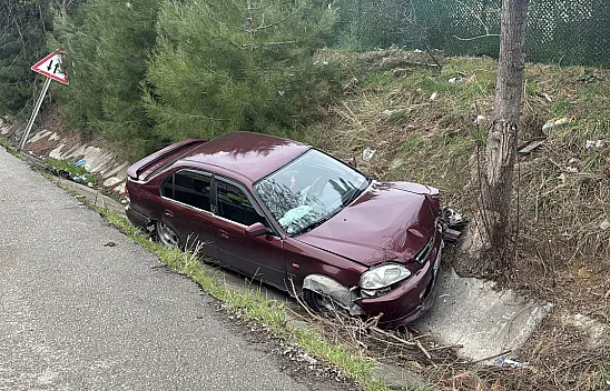 Samsun'da yoldan çıkan otomobilin sürücüsü yaralandı