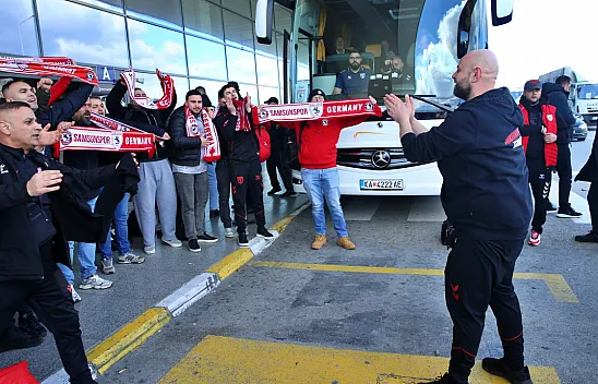 Samsunspor Üsküp'te meşaleler ile karşılandı