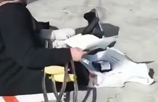 Şanlıurfa'da dilencinin önündeki pos cihazını görenler gözlerine inanamadı!
