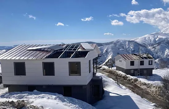 Sinicik'te evler zarar gördü, vatandaş destek bekliyor