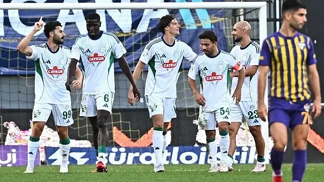 10 kişi kalan Çaykur Rizespor, Eyüpspor deplasmanından zaferle döndü