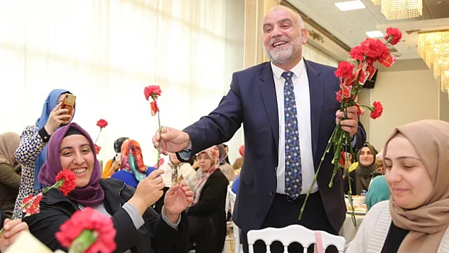 Başkan Sandıkçı: 'Annelerimiz yüce gönülleri ve fedakar ruhları ile daima yanımızda'