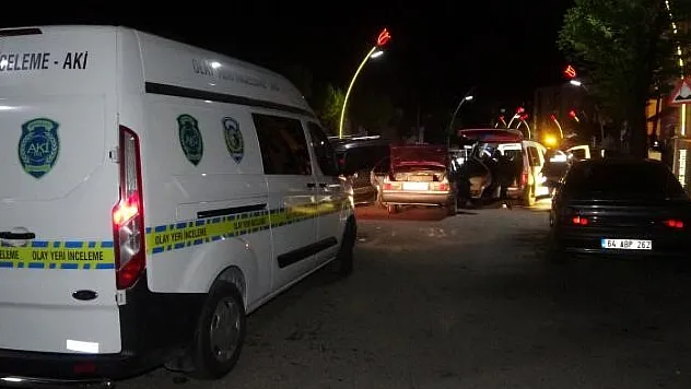 Husumetli ailelerin kavgasında ortalık savaş alanına döndü: 4 yaralı