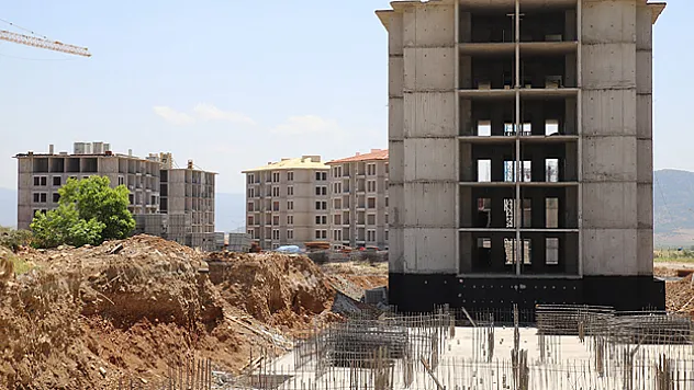 İslahiye'de depremzedeler için yapılan kalıcı konutlar hızla yükseliyor