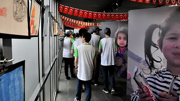 Afetzede çocukların resimleri sergilendi