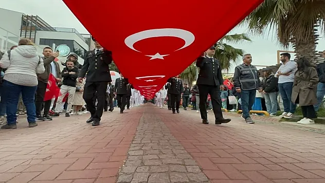 Samsun'un Atakum ilçesinde 1919 metrelik Türk bayrağıyla yürüyüş yapıldı