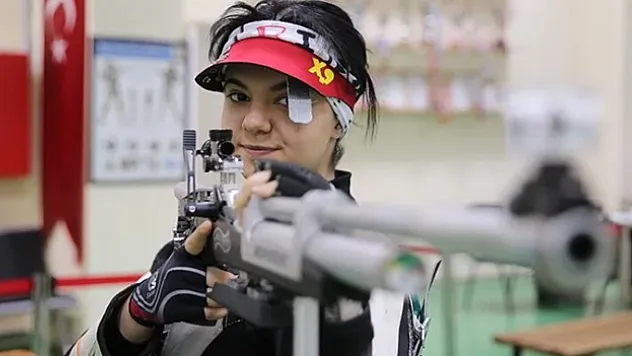 Atıcılıkta 17 Türkiye rekoru sahibi Berfin, dünya şampiyonluğu hedefiyle çalışıyor