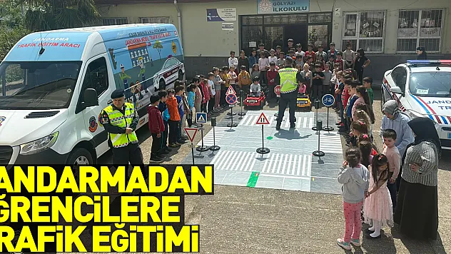 Samsun'da jandarma Terme ve Çarşamba'da öğrencilere trafik eğitimi verdi