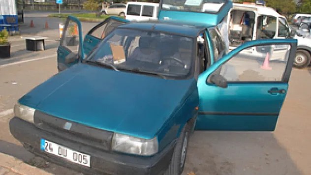 Polis aracını alıp kaçarken yakalandılar