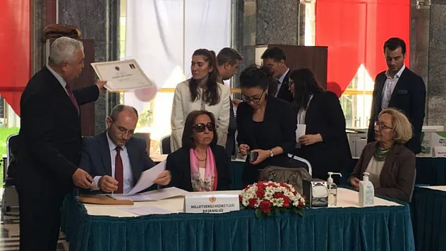 TBMM'de milletvekili kayıtları devam ediyor