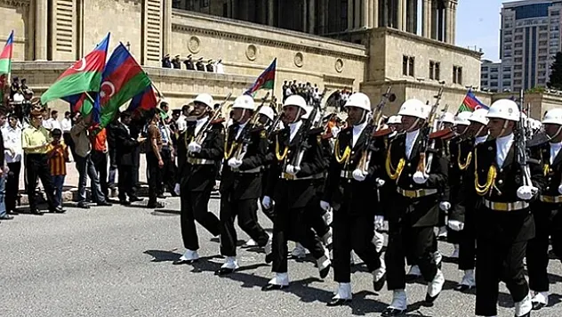 Azerbaycan bağımsızlığının 105. yılını kutluyor