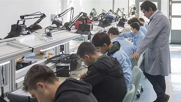 Meslek liseleri, yılın ilk 4 ayında ekonomiye 1 milyar 349 milyon lira katkı sağladı