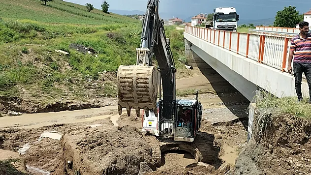 Samsun'un Vezirköprü ilçesinde selin ardından hasar tespit çalışması yürütülüyor