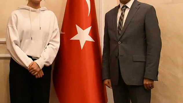 Nisanur Erbil: 'Eskrimde olimpiyat madalyasını ülkeme getireceğim'